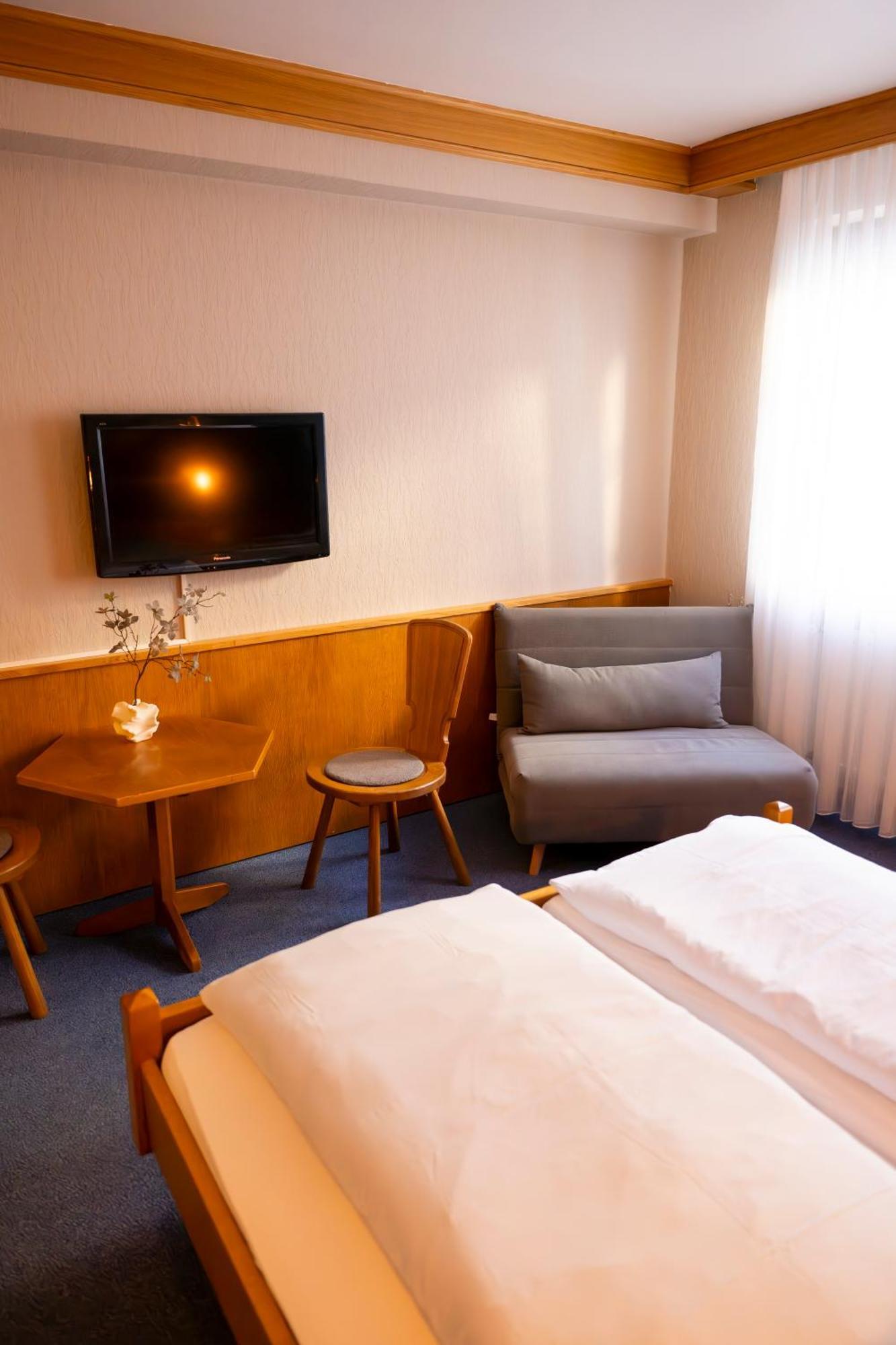 Hotel Gülser Weinstube 3*